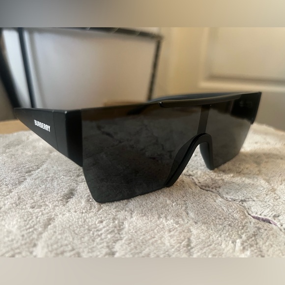 Burberry Sunglasses - Picture 3 of 6